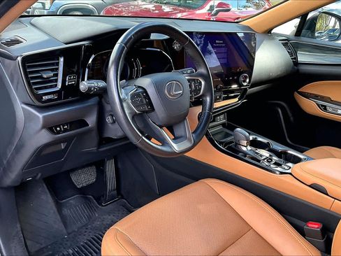 Used 2022 Lexus NX 350h Premium image 18