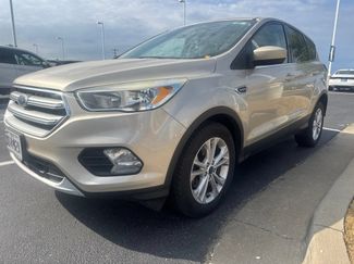 Used 2017 Ford Escape SE FWD video 2