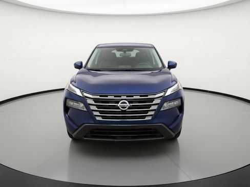 Used 2025 Nissan Rogue SV image 2