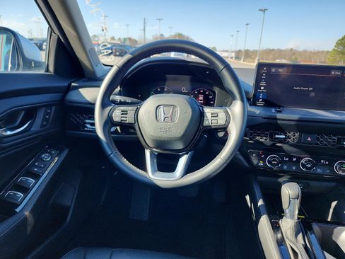 Used 2024 Honda Accord Touring image 11