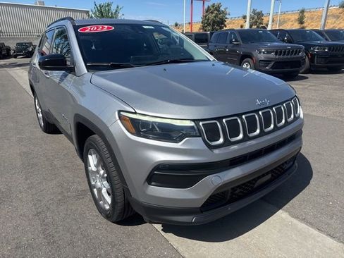 Certified 2022 Jeep Compass Latitude w/ Sun and Sound Group AWD/4WD image 8