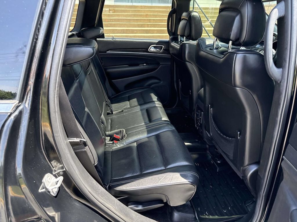 Used 2017 Jeep Grand Cherokee Overland AWD/4WD image 11