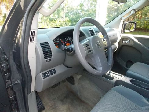 Used 2015 Nissan Frontier SV AWD/4WD image 6