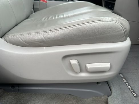 Used 2014 Toyota Sienna XLE w/ XLE Premium Package image 20