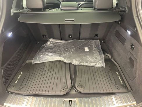 Used 2025 Porsche Cayenne image 10