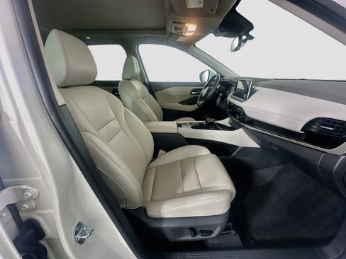 Used 2023 Nissan Rogue SL FWD image 32