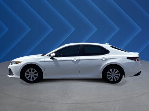 Used 2022 Toyota Camry LE FWD image 6