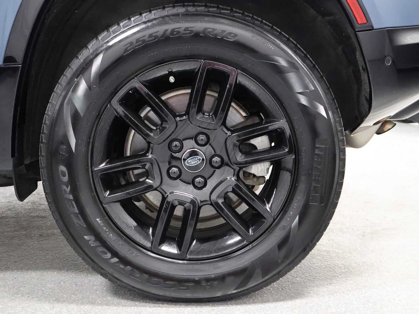 Used 2024 Land Rover Defender 110 X-Dynamic SE AWD/4WD image 38