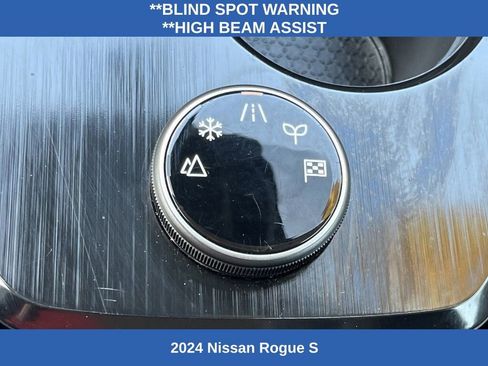 Used 2024 Nissan Rogue S image 8