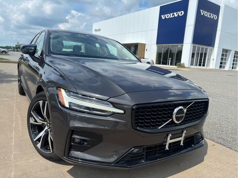 Used 2025 Volvo S60 B5 Plus FWD image 3
