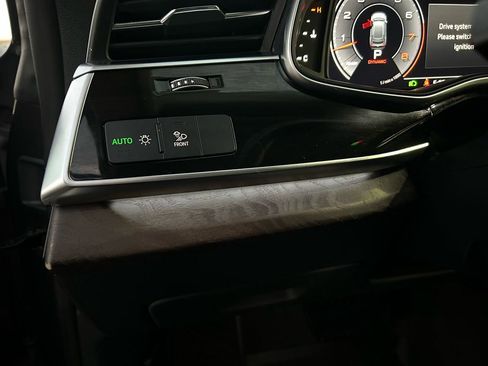 Used 2019 Audi Q8 Premium w/ Convenience Package AWD/4WD image 17