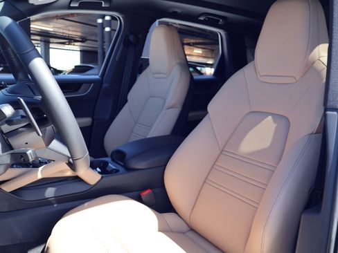 New 2026 Porsche Cayenne AWD/4WD image 5