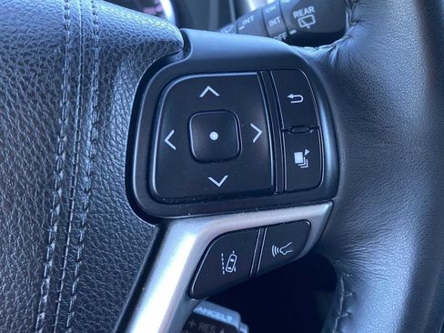 Used 2018 Toyota Highlander SE image 32