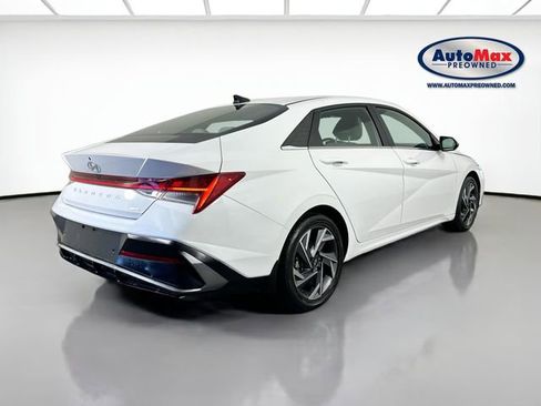 Used 2024 Hyundai Elantra Limited image 7