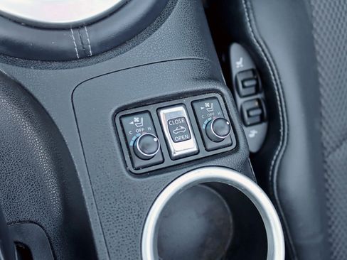 Used 2013 Nissan 370Z Touring RWD image 27