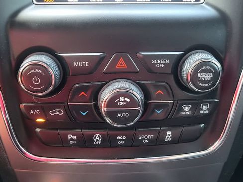 Used 2019 Jeep Grand Cherokee Laredo AWD/4WD image 36