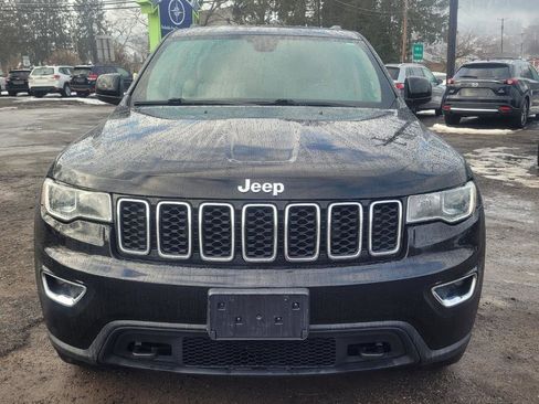 Used 2019 Jeep Grand Cherokee Laredo image 3