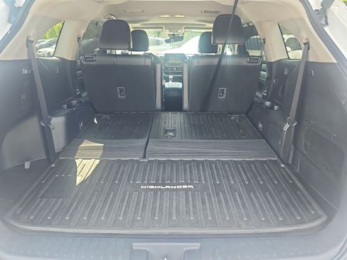 Used 2021 Toyota Highlander XLE AWD/4WD image 32