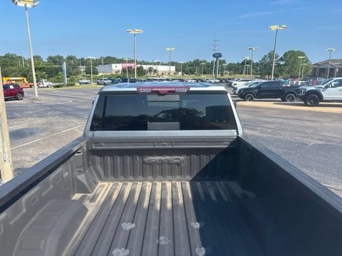 Used 2024 GMC Sierra 2500 AT4 w/ AT4 Premium Plus Package AWD/4WD image 18