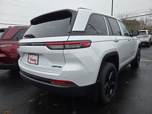 New 2025 Jeep Grand Cherokee Limited w/ Black Appearance Package AWD/4WD image 4