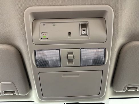 Used 2024 Nissan Titan SV w/ SV Convenience Package image 36