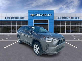 Used 2022 Toyota RAV4 LE video 1