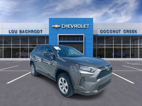 Used 2022 Toyota RAV4 LE image 1
