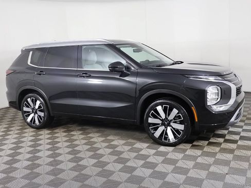 Used 2025 Mitsubishi Outlander AWD image 24