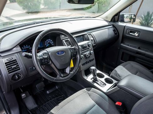 Used 2019 Ford Flex SE image 9