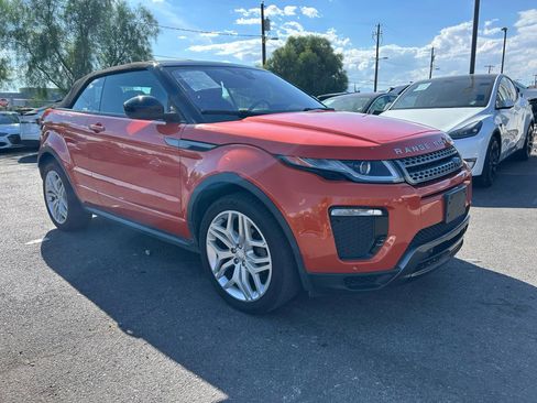 Used 2019 Land Rover Range Rover Evoque SE Dynamic image 3