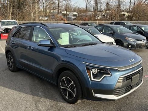 Used 2024 Kia Niro EX image 1