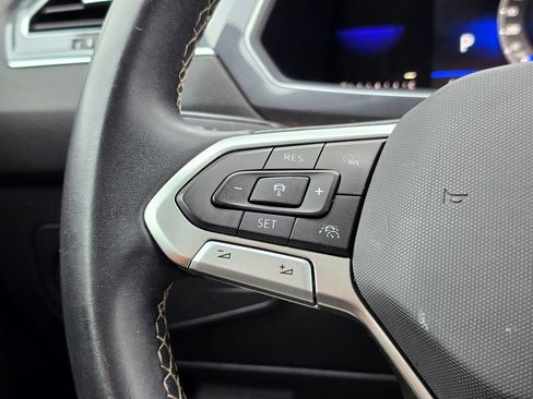 Used 2022 Volkswagen Tiguan SE image 36