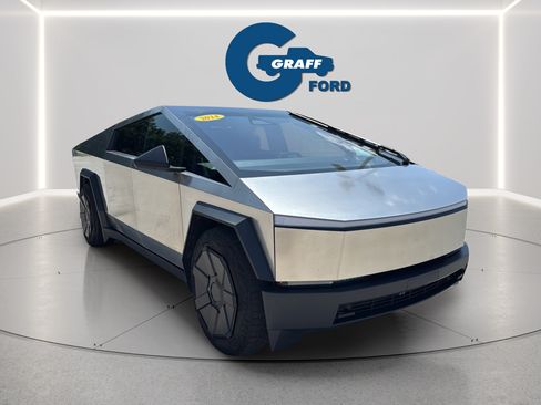 Used 2024 Tesla Cybertruck AWD Crew Cab image 3