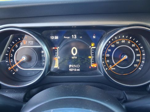 Used 2018 Jeep Wrangler Unlimited Sahara w/ Uconnect 4C Nav & Sound Group AWD/4WD image 12