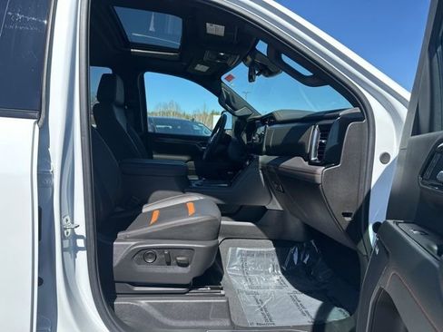 Used 2025 GMC Sierra 2500 AT4 w/ AT4 Premium Plus Package AWD/4WD image 11