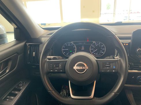 Used 2024 Nissan Pathfinder SV FWD image 20
