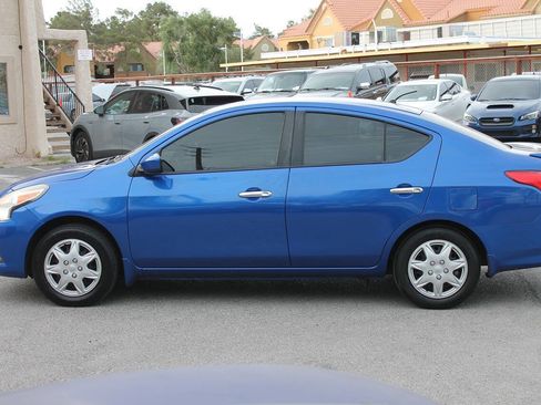 Used 2015 Nissan Versa SV FWD image 5