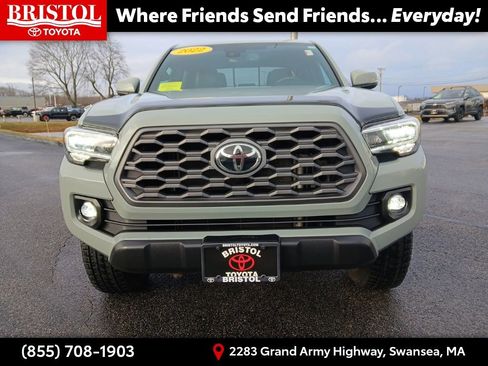 Used 2022 Toyota Tacoma TRD Off-Road image 40