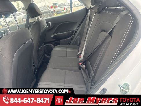 Used 2025 Hyundai Venue SEL image 3