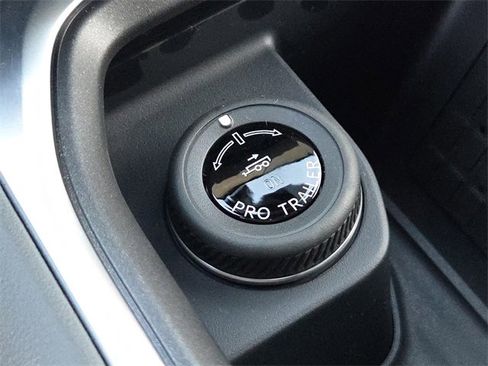 New 2025 Ford Expedition Active image 24