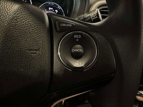 Used 2016 Honda HR-V LX image 37