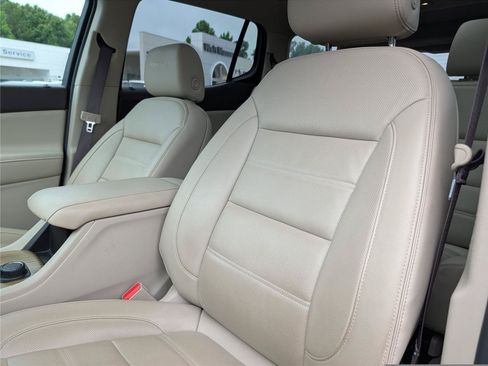 Used 2018 GMC Acadia Denali w/ Technology Package FWD image 13