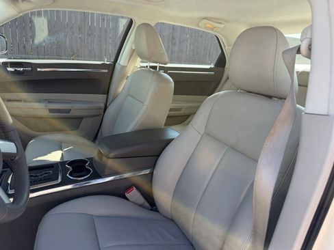 Used 2009 Chrysler 300 Touring RWD image 20