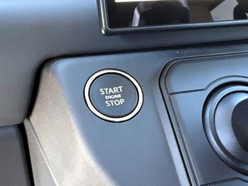 New 2026 Land Rover Defender 130 X-Dynamic SE AWD/4WD image 27