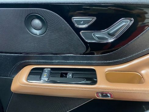 Used 2020 Lincoln Aviator Reserve w/ Elements Package Plus image 24