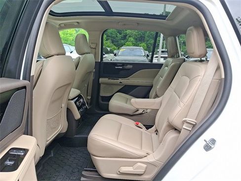 Used 2022 Lincoln Aviator AWD w/ Premium Package image 10
