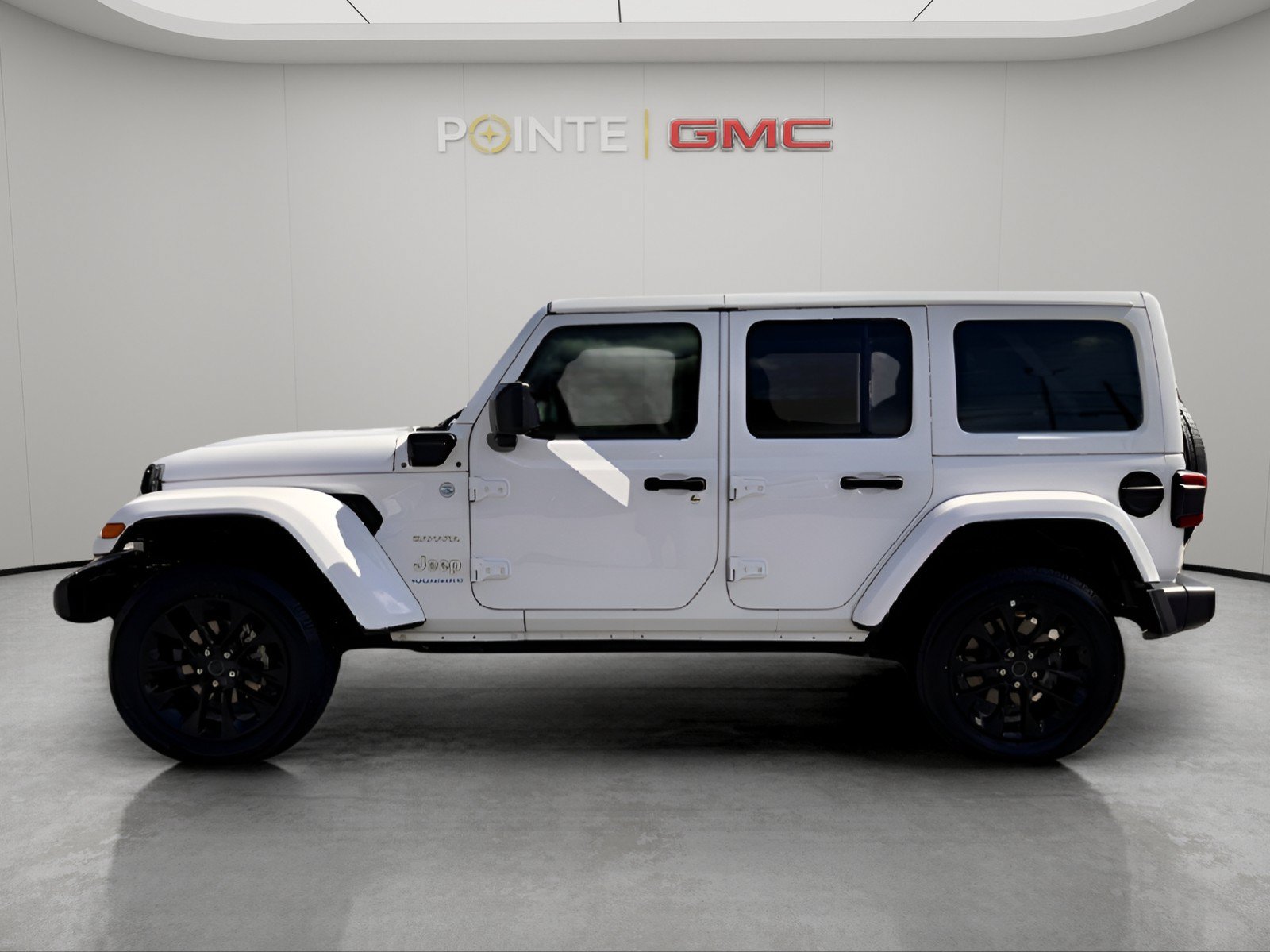 Used 2024 Jeep Wrangler Unlimited Sahara AWD/4WD image 4