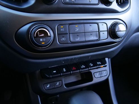 Used 2022 Chevrolet Colorado Z71 image 11