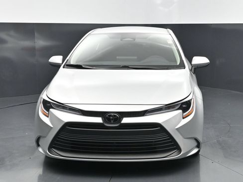 Used 2025 Toyota Corolla LE FWD image 8