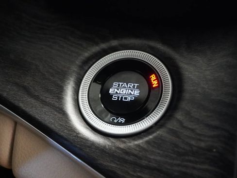 Used 2025 Jeep Grand Cherokee L Limited image 19